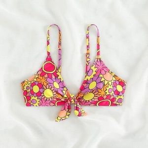 NWOT Floral Front Knot Bikini Top